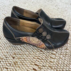 L' Artiste By Spring Step W Sz 37 Leather Shoes With Floral Design & Buttons